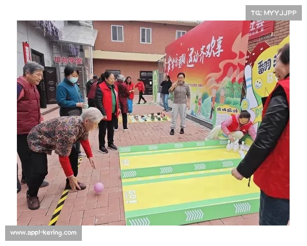 运动员与观众互动热烈,游泳馆气氛持续高涨 运动员与观众互动热烈,游泳馆气氛持续高涨