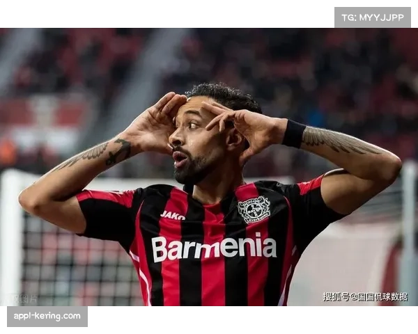 阵型图解：弗赖堡的紧凑菱形中场与门兴的开放式两翼进攻对比